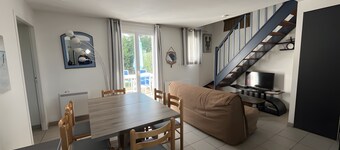 Charmante maison avec piscine partagée, terrasse privée et jardin privé