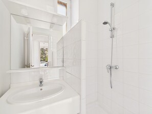 Shower, hair dryer - Beach 300m away, house for 7 with garden (Noirmoutier-en-l´Ile)