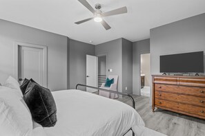 3 habitaciones, tabla de planchar con plancha, wifi y ropa de cama 
