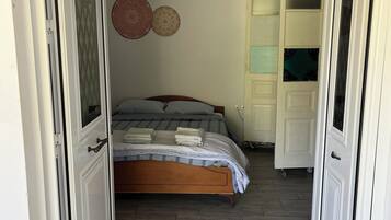 2 bedrooms, iron/ironing board, WiFi (free), bed sheets