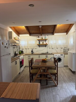 Private kitchen - A modern farmhouse with big garden (56FJ+8P8 Trapeza)