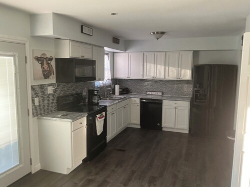 PERFECT MIAMI STAY 4-bedroom 2 bath with luxury shower in O