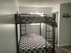 4 dormitorios, tabla de planchar con plancha, wifi gratis y ropa de cama