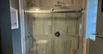 PERFECT MIAMI STAY 4-bedroom 2 bath with luxury shower in O