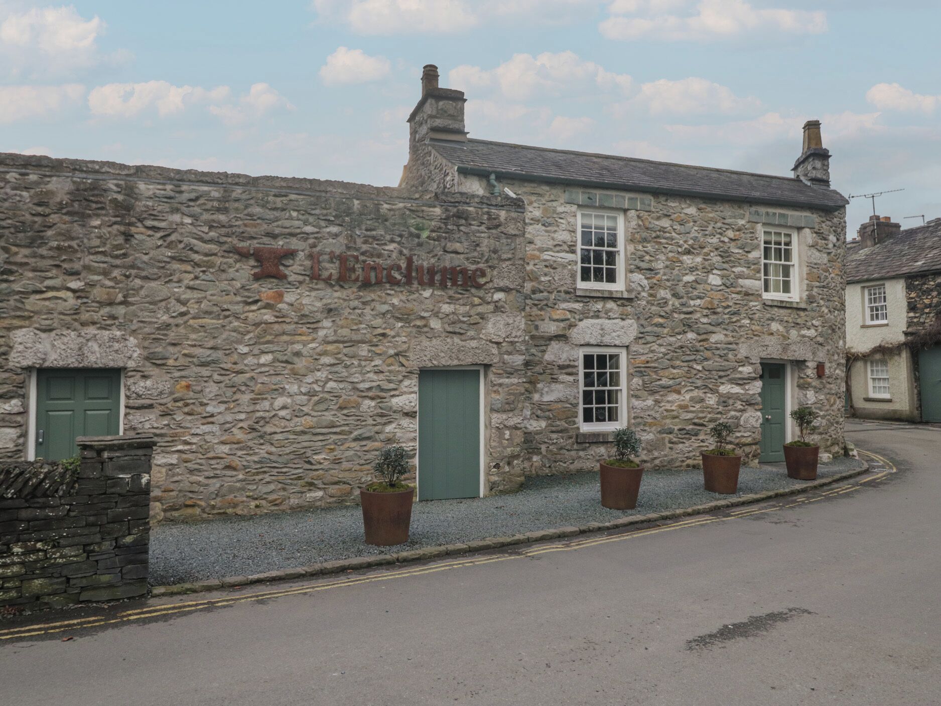 A stone building with a sign reading "L'Enclume".
