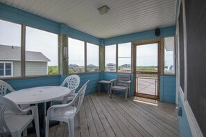 Dining - JL#377 - A Tranquil Treat - A lovely OCEANSIDE vacation home (South Nags Head)