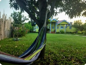 Unclassified image, 3 of 5, button - 2-bedroom cottage. Under 5 mins walk to the beach in the quiet Old Wharf area (Treasure Beach)