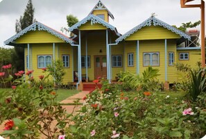 Unclassified image, 5 of 5, button - 2-bedroom cottage. Under 5 mins walk to the beach in the quiet Old Wharf area (Treasure Beach)