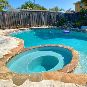 Pool - Cozy 2-bedroom house in serene North Lauderdale with Pool (North Lauderdale)