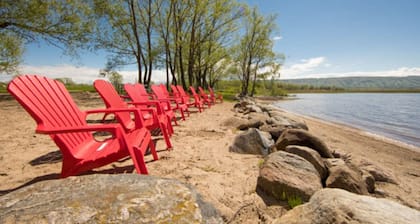 4 BR Apt| Walk to Village |Private Beach Access |Petfriendly