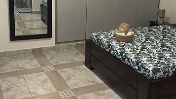 2 habitaciones, tabla de planchar con plancha, wifi y ropa de cama