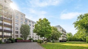 A multi-story residential building with a paved driveway and a grassy courtyard. - Apartment at the University of Mainz (Mainz)