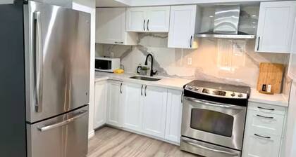 Beautiful Cozy Walkout Basement Apartment