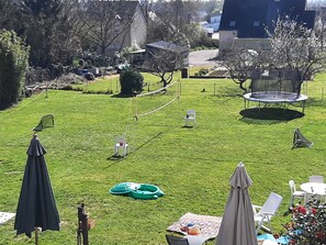 Outdoor dining - Large family home in the heart of Redon near the train station (Redon)
