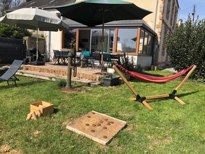 Outdoor dining - Large family home in the heart of Redon near the train station (Redon)