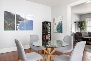 Dining - Lockerbie Townhome | Steps to Mass Ave | Sleeps 8! (Indianapolis)
