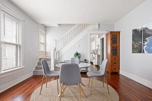 Dining - Lockerbie Townhome | Steps to Mass Ave | Sleeps 8! (Indianapolis)