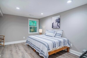 4 habitaciones, tabla de planchar con plancha, wifi y ropa de cama 