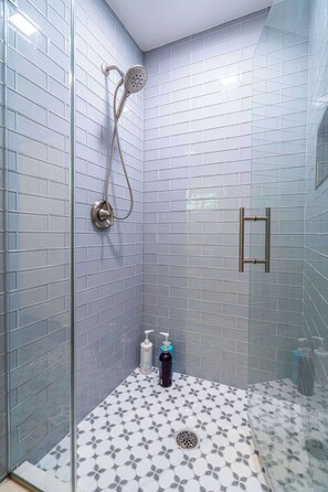 Shower, hair dryer, towels, shampoo