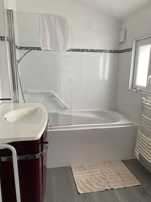 淋浴设施、毛巾