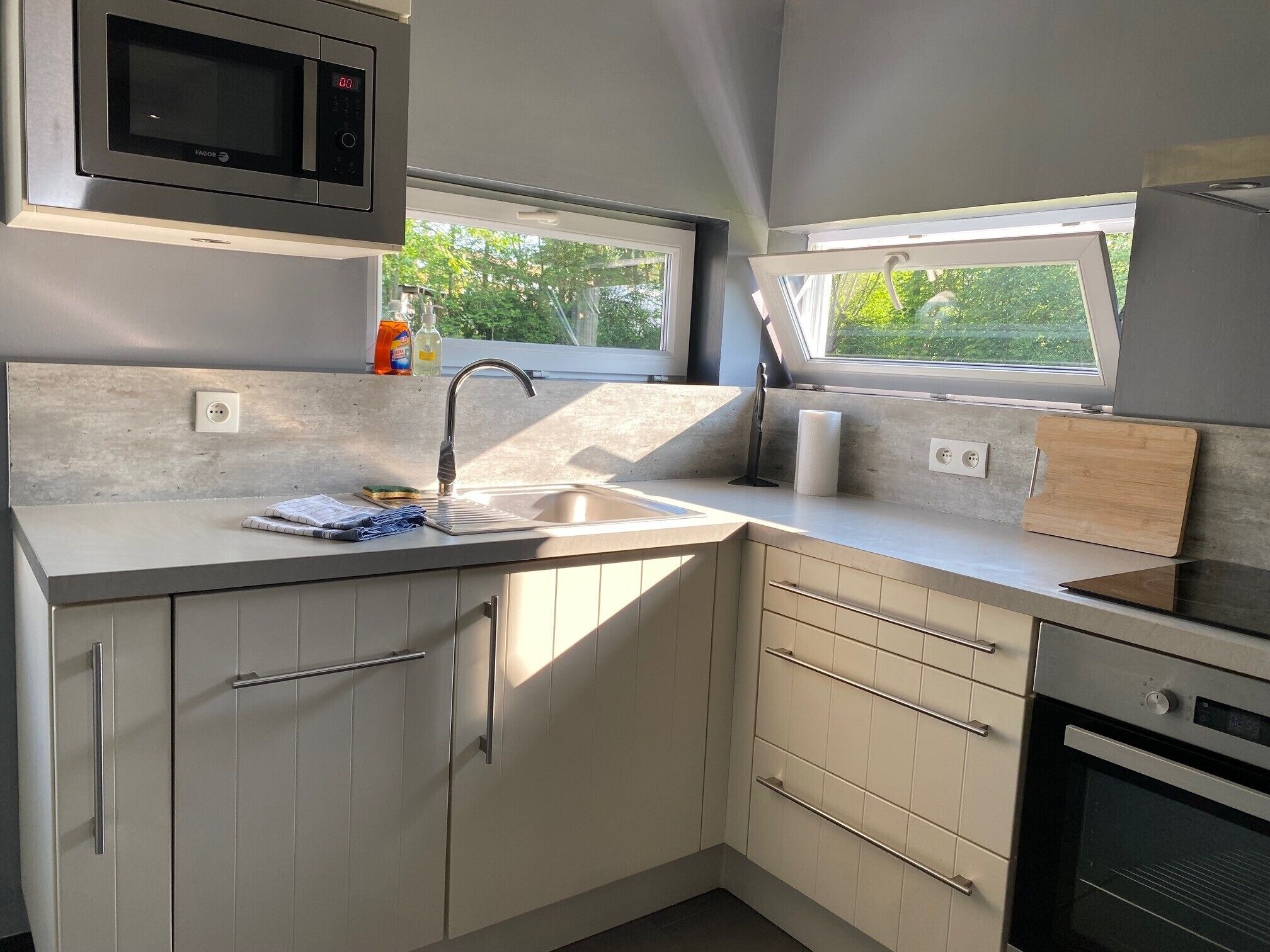 Refrigerador, microondas, horno, placa de cocina