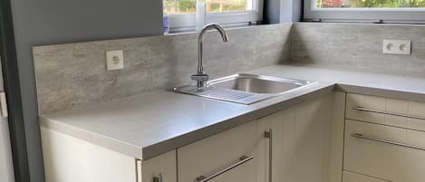 Refrigerador, microondas, horno y parrilla de estufa