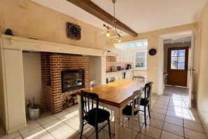 Dining - Charming renovated farmhouse - sleeps 6 (Boismont)