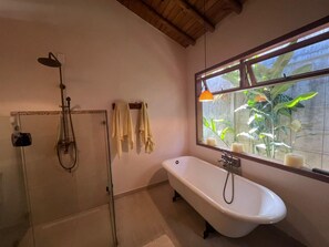 Dusche, Handtücher, Toilettenpapier