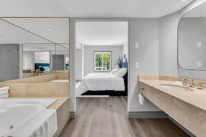 Bureau, fer et planche à repasser, Wi-Fi, draps fournis