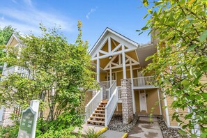 Exterior - Lux 4bd 2bath 1400 sqft Condo (Shanty Bay)
