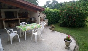 Unclassified image, 4 of 15, button - Guest Rooms 'La Maison de Piquereau' with Shared Pool, Wi-Fi, and Air Conditioning (Sauveterre-de-Guyenne)