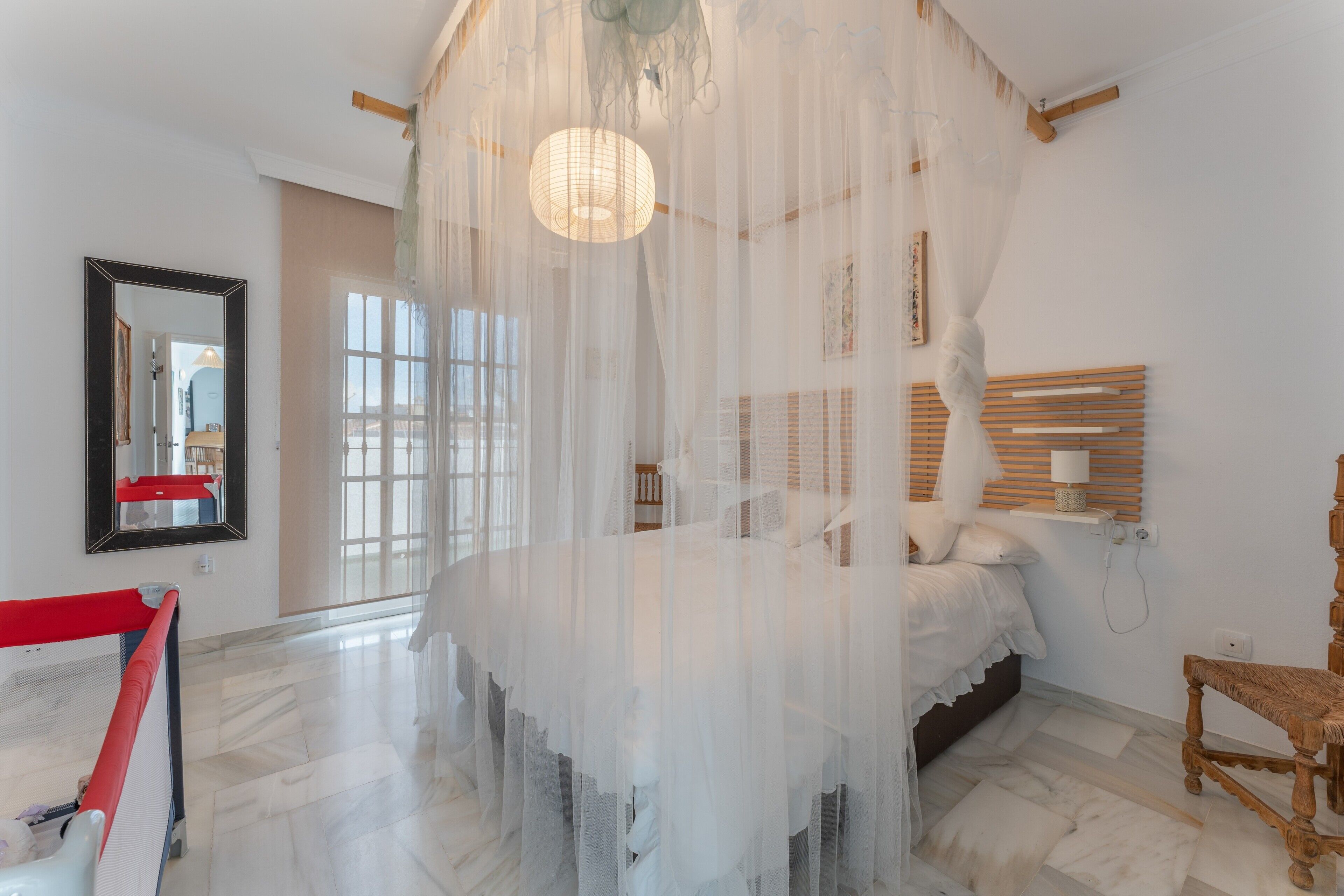 3 bedrooms, iron/ironing board, WiFi, bed sheets