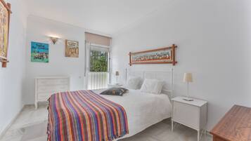 3 habitaciones, tabla de planchar con plancha, wifi y ropa de cama