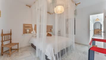 3 habitaciones, tabla de planchar con plancha, wifi y ropa de cama