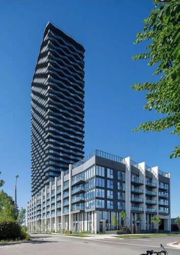 Bright and comfortable one bedroom plus den condo