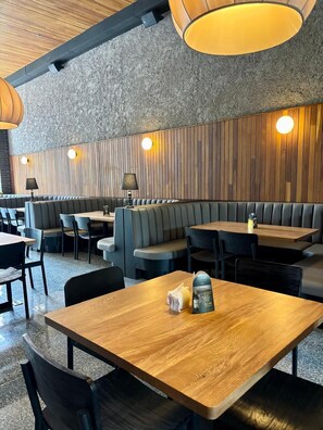 Restaurant - Hotel Iconik (Medellín)