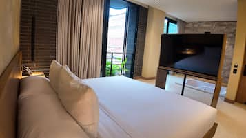 Deluxe Double Room | In-room safe, free WiFi