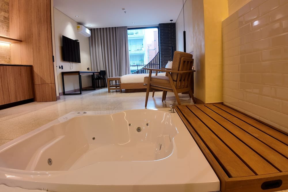 Hotel Iconik