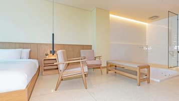 Deluxe Double Room | Pillowtop beds, in-room safe, desk, laptop workspace