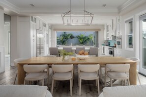 Dining - Unmatched Beach House 1 Block from Waters Edge (San Diego)