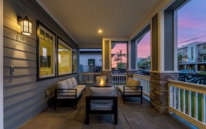 Outdoor dining - Unmatched Beach House 1 Block from Waters Edge (San Diego)