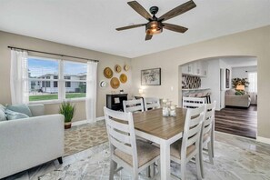 Dining - Island Hideaway | Private Patio + Grill (Sarasota)
