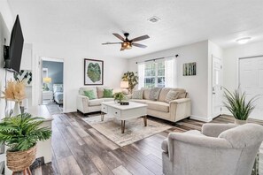Smart TV, books - Island Hideaway | Private Patio + Grill (Sarasota)