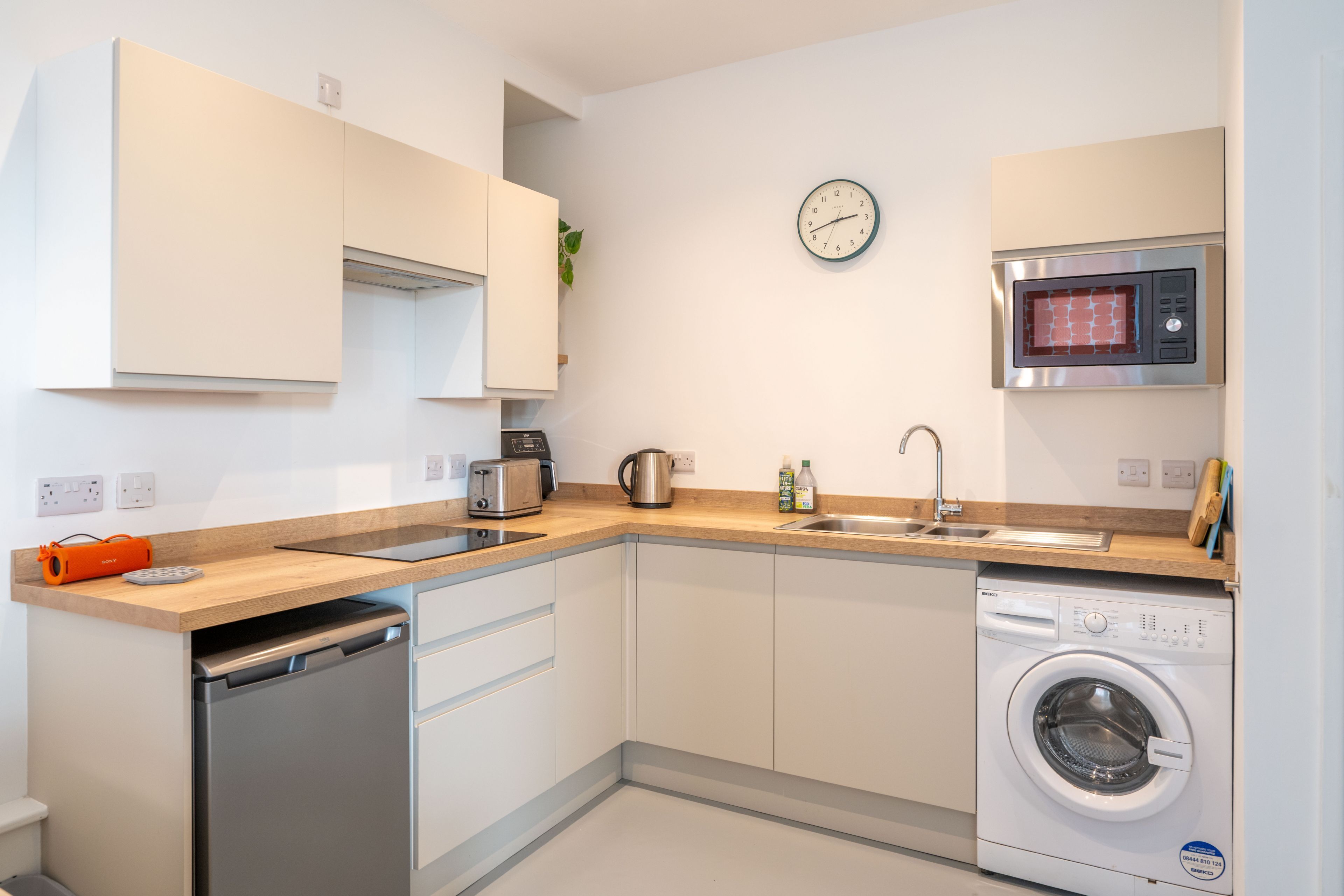 Microondas y tostadora 