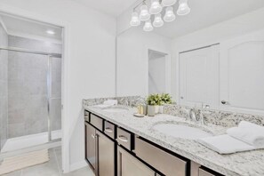 Hair dryer, towels - Sleeps 11! 5BR Pool Home at Solterra Private Pool Near Disney! Theme rooms! (DAVENPORT)