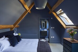 9 bedrooms - Perfect for large groups. Be it birthdays, wedding parties or a family and friends get-together, we (Bibury)