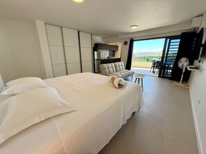 1 bedroom, iron/ironing board, WiFi, bed sheets - Studio Vairagi City, brand new in the center of Papeete, WiFi -Netflix -A/C (Papeete)