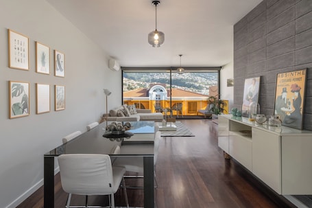 TV. Stay Orange – Modern Apartment in Funchal
