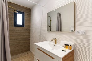 Shower, hair dryer, towels - Casano + Azura Dual Villa Near the Beach (Vendres)