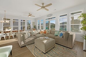Smart TV - Decks with Ocean Views, Grill, 2 King Suites, Dogs Welcome, 2 Min Walk to Beach (Surf City)